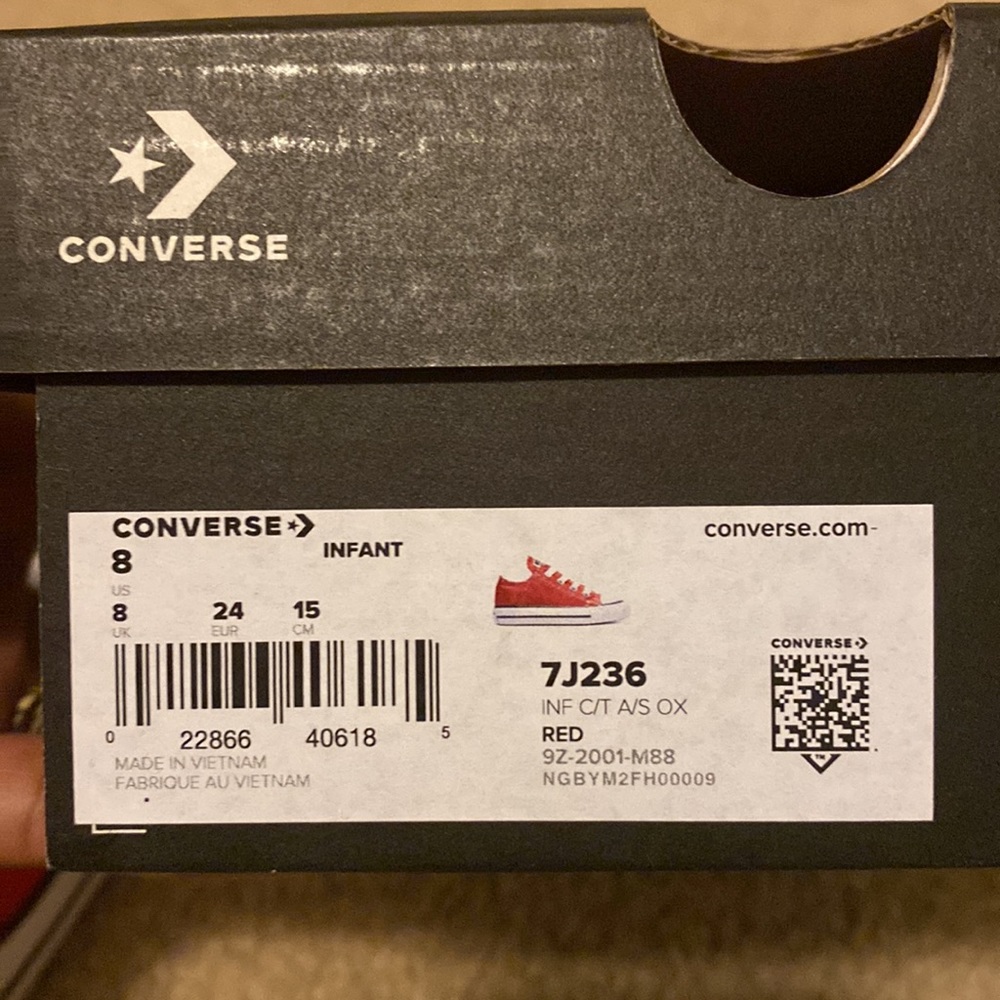 BRAND NEW Kids Converse - Picture 5 of 5